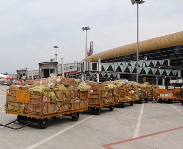 在國際航空貨運中,托運書中需注明的是？(圖2)